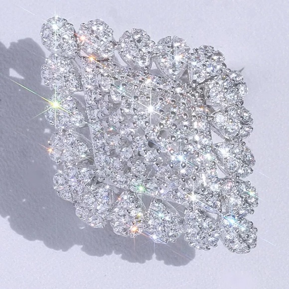 Handcrafted Jewelry - 2.6Ct White Gold Round Diamond Size 7 Cluster Ring